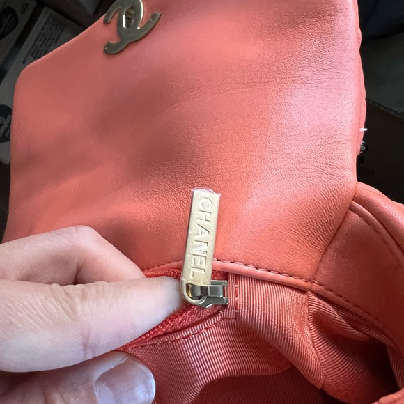 CHANEL 19 HANDBAG Lambskin, Gold-Tone, Silver-Tone&Ruthenium-Finish Metal CORAL - Picture 13 of 13